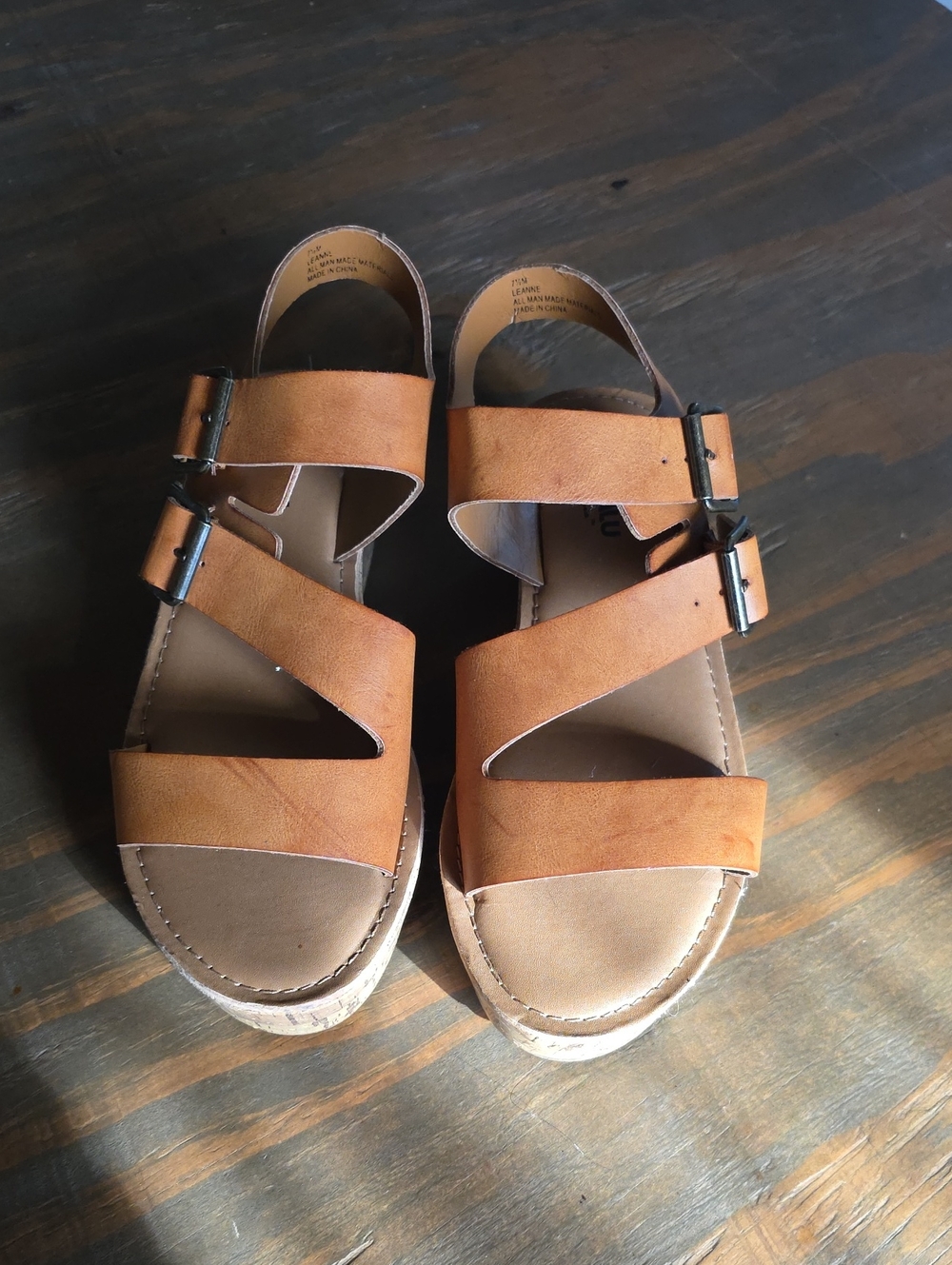 Women’s Tan Strappy Buckle Platform Sandals